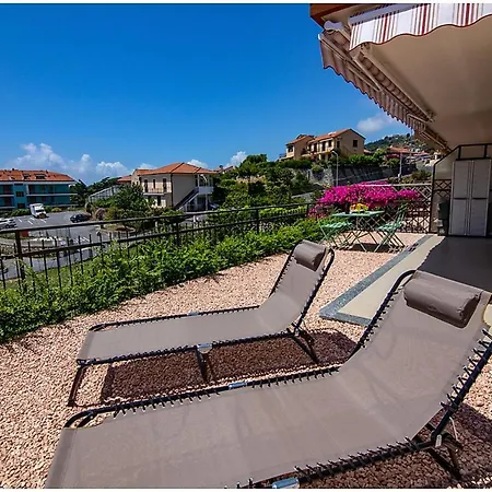Casa Azzurra Vista Mare Apartment *